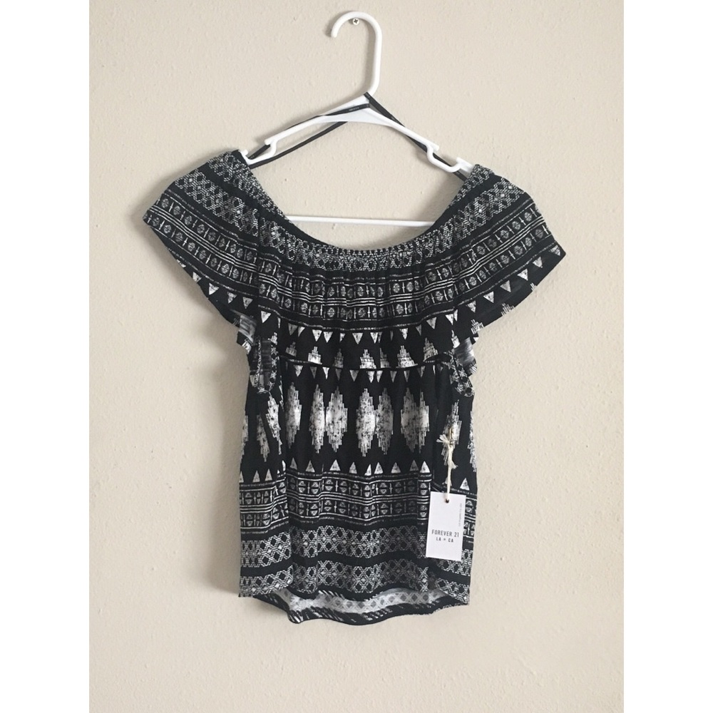 ❌ Sold ❌ Tribal off shoulder top